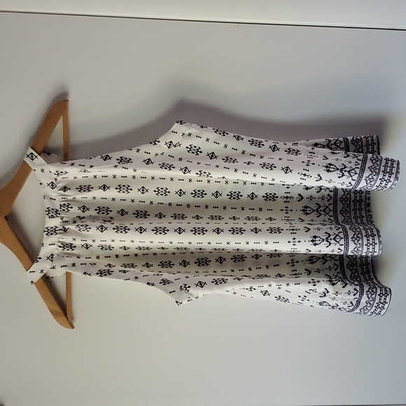 White tank top with blue detail, size XL. Never worn. - Picture 2 of 2